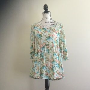 Low back floral vintage-like shirt